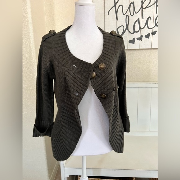 NWOT - Charming Charlie’s Gray Sweater with Rustic Metal Buttons - Picture 1 of 6